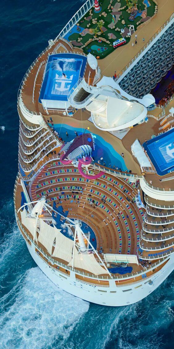 Star Cruises (Date unknown). Swimming pool.