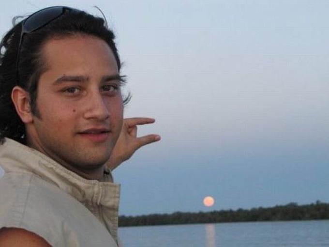 RandomMan (2011). 
  Can You Please Photoshop The Sun Between My Fingers? Meme.